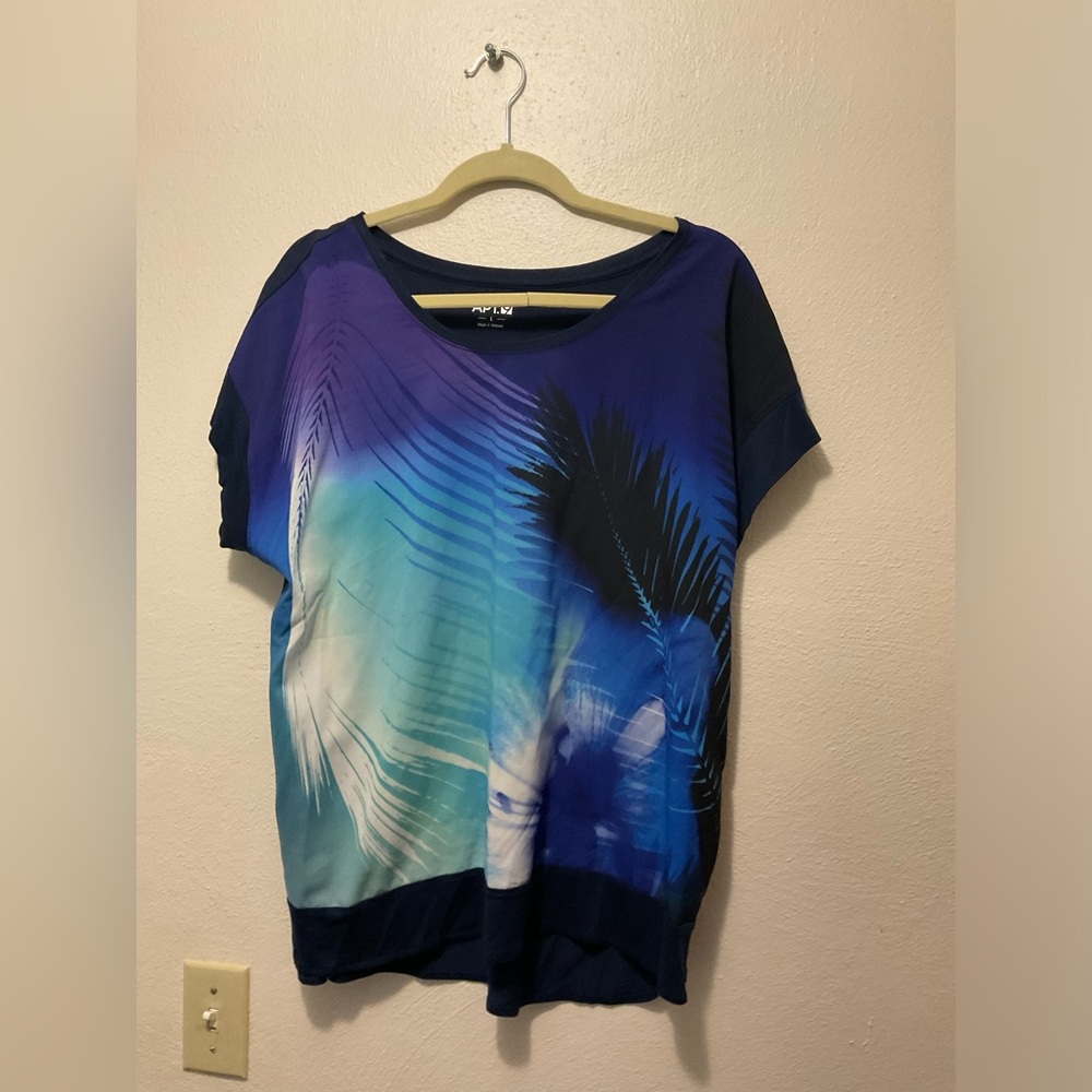 Beach vibe top, blue abstract top, vacation must have